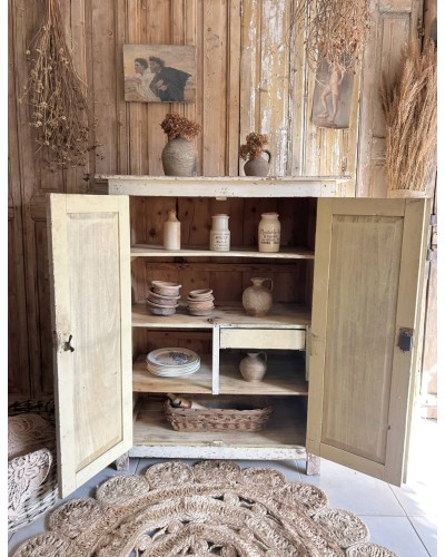 Ancien buffet parisien