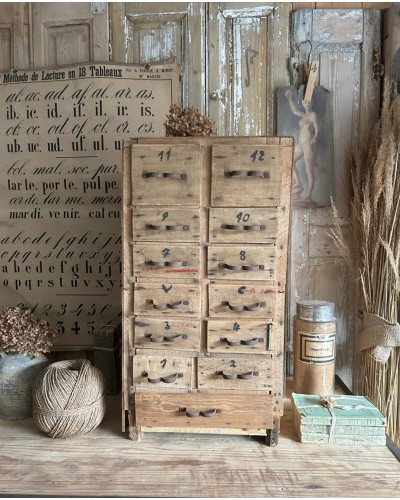 Petit meuble d'atelier en bois