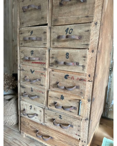 Petit meuble d'atelier en bois