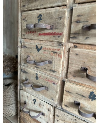 Petit meuble d'atelier en bois