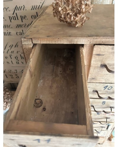 Petit meuble d'atelier en bois