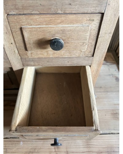 Joli petit meuble portes vitrées et tiroirs
