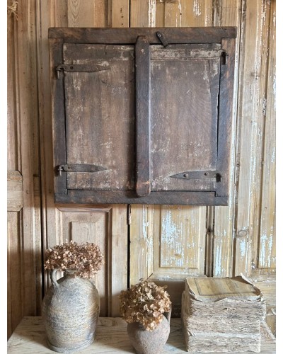 Ancienne fenêtre miroir à volets battants