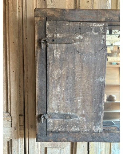 Ancienne fenêtre miroir à volets battants