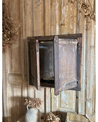 Ancienne fenêtre miroir à volets battants