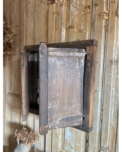 Ancienne fenêtre miroir à volets battants