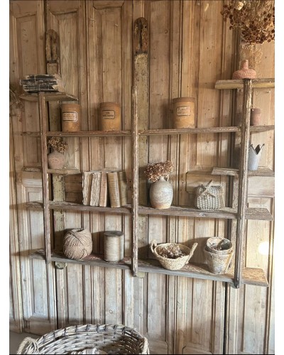 Ancienne étagère murale