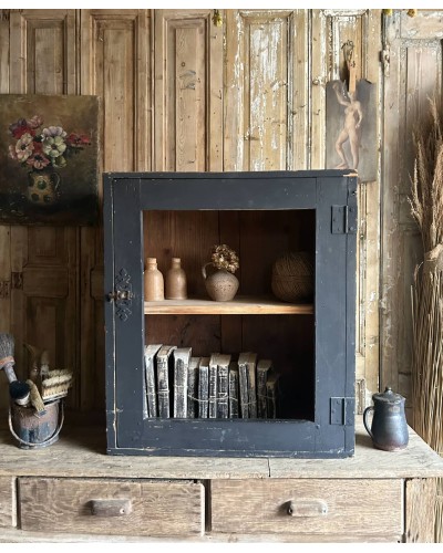 Ancienne armoire murale