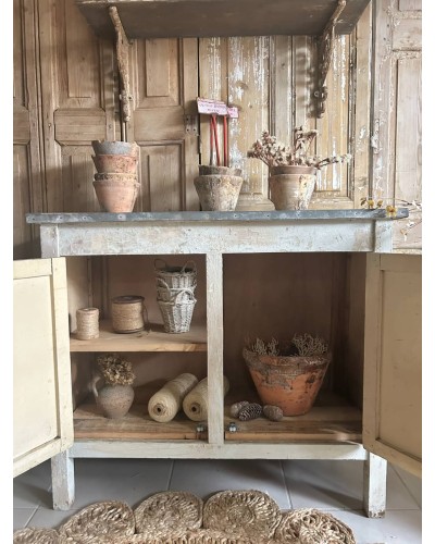 Meuble de rempotage