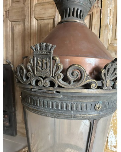 Ancienne lanterne murale monumentale d'éclairage public de la ville de Paris