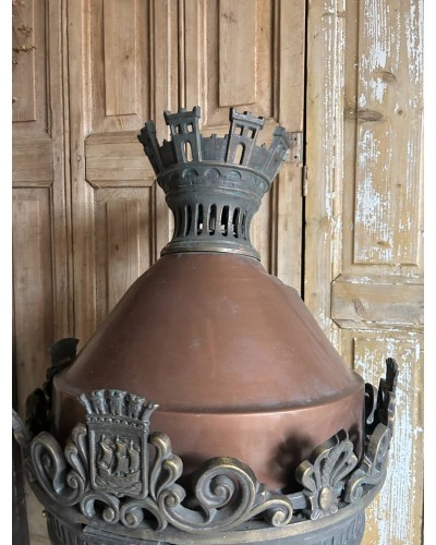 Ancienne lanterne murale monumentale d'éclairage public de la ville de Paris