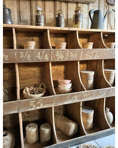 Meuble grainetier ancien à casiers