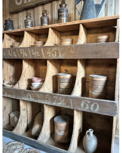 Meuble grainetier ancien à casiers