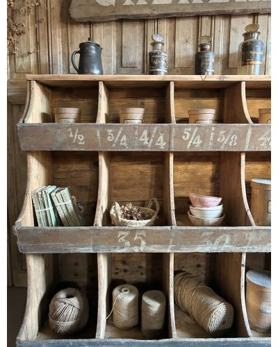 Meuble grainetier ancien à casiers