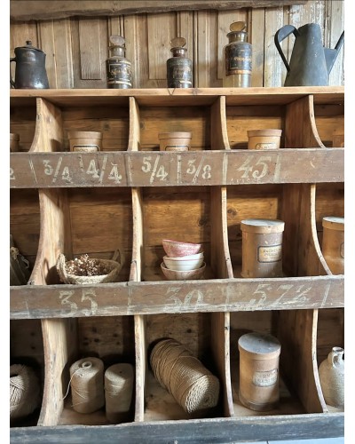Meuble grainetier ancien à casiers