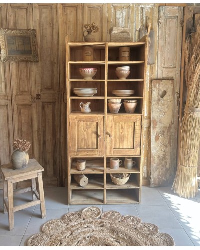 Ancien meuble d'atelier à casiers et portes