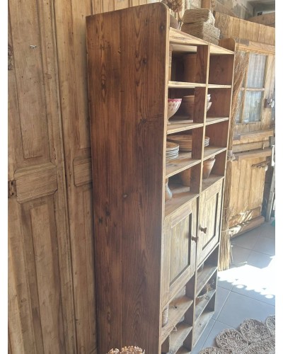 Ancien meuble d'atelier à casiers et portes