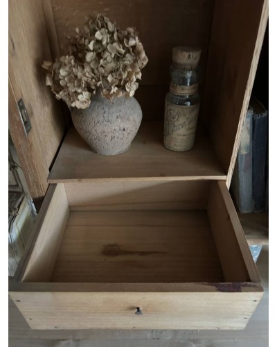 Armoirette ancienne en chine & verre martelé