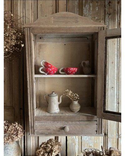 Armoirette vitrée ancienne au charme doux