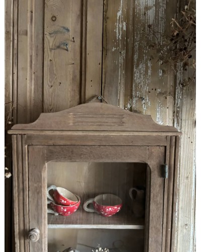 Armoirette vitrée ancienne au charme doux