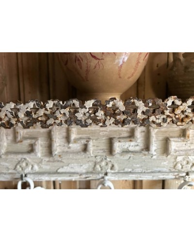 Ancienne étagere sculptée, charme précieux & patine d'exception