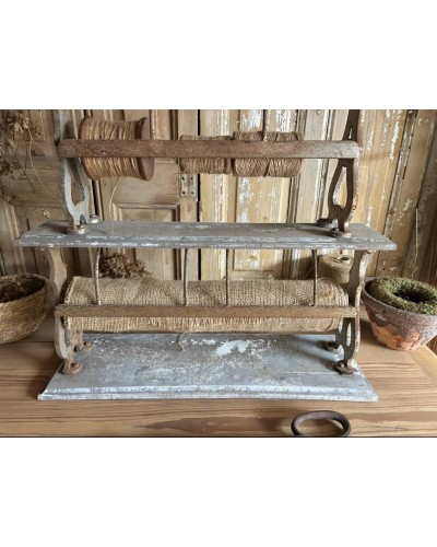 Ancien dévidoir à papier d'emballage double niveau