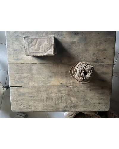 Ancienne table basse désuet en chêne
