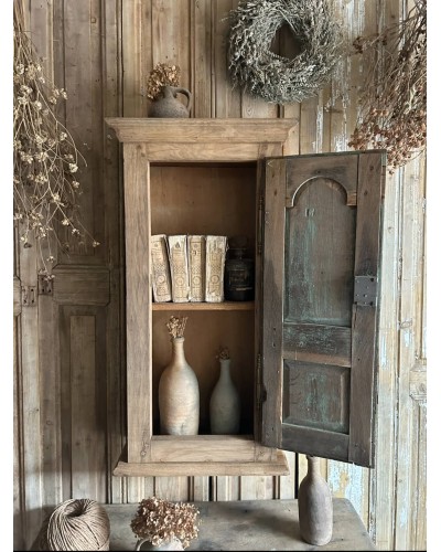 Ancien petit meuble murale