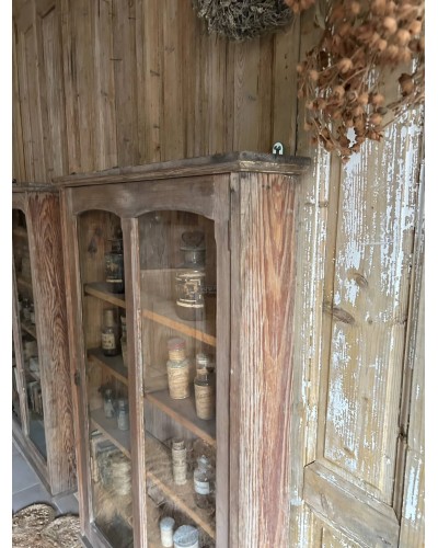 Ancienne vitrine d'école