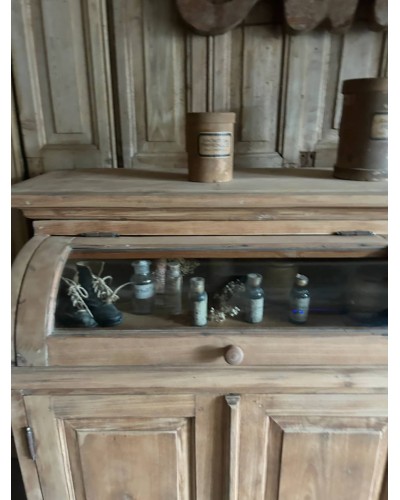 Ancien meuble de commerce à clapets