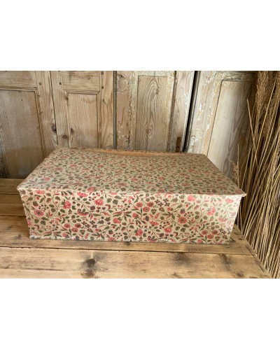 Ancienne boite à  couture recouverte de tissus fleuris modèle 1