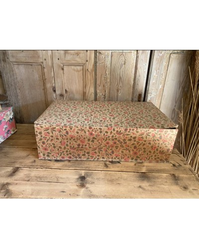 Ancienne boite à  couture recouverte de tissus fleuris modèle 1