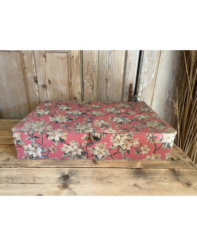 Ancienne boite à couture recouverte de tissus fleuris modèle 2