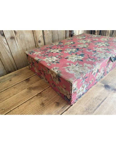 Ancienne boite à couture recouverte de tissus fleuris modèle 2