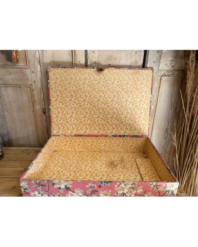 Ancienne boite à couture recouverte de tissus fleuris modèle 2