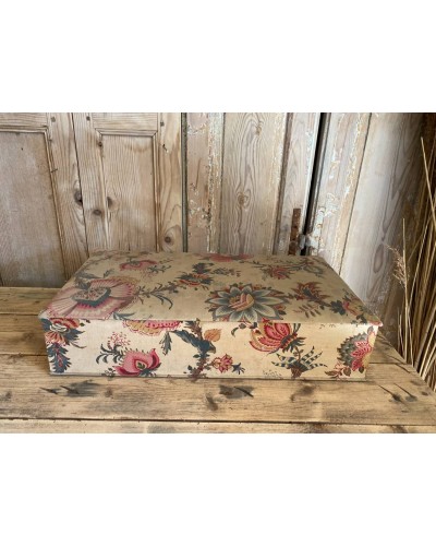 Ancienne boite à couture recouverte de tissus fleurs modèle 3