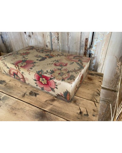 Ancienne boite à couture recouverte de tissus fleurs modèle 3