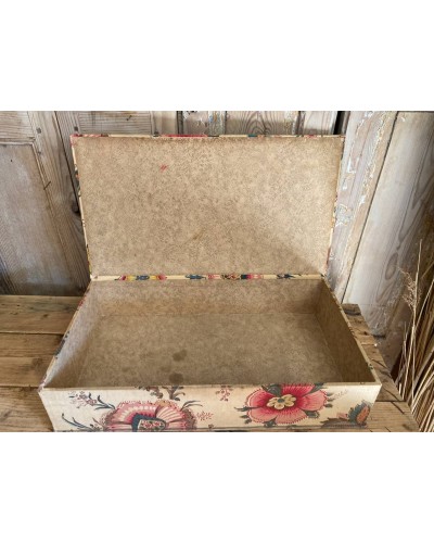Ancienne boite à couture recouverte de tissus fleurs modèle 3