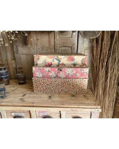 Ancienne boite à couture recouverte de tissus fleurs modèle 3