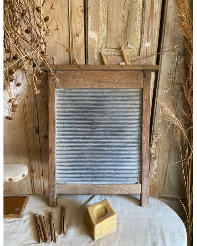 Ancienne planche à laver en bois et métal