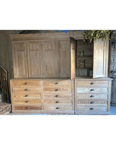 Ancien meuble d'atelier