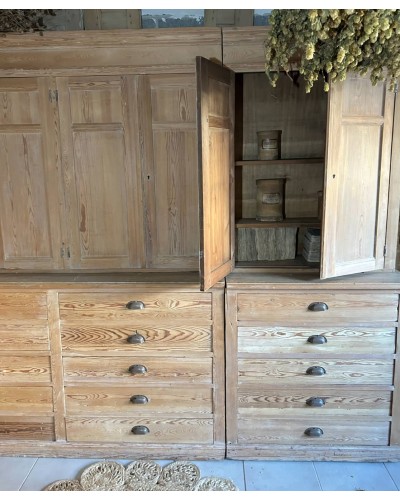 Ancien meuble d'atelier