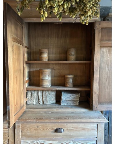 Ancien meuble d'atelier