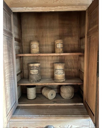 Ancien meuble d'atelier