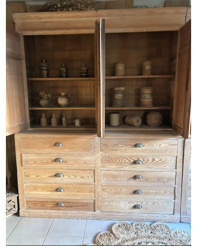 Ancien meuble d'atelier