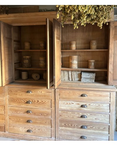 Ancien meuble d'atelier