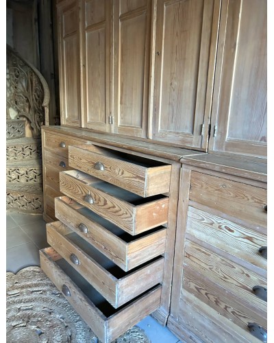 Ancien meuble d'atelier