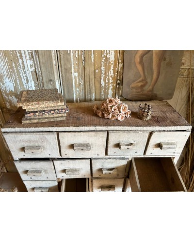 Ancien petit meuble de métier