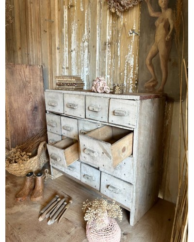 Ancien petit meuble de métier