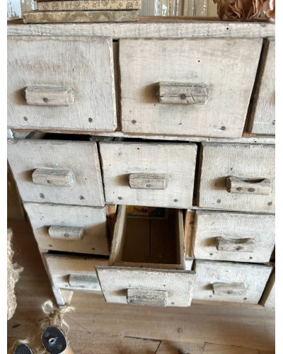 Ancien petit meuble de métier